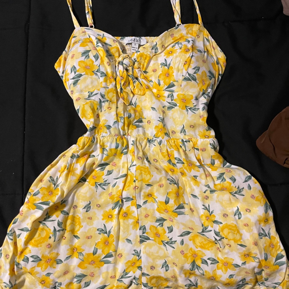 Floral Yellow Women's summer jumper with shorts